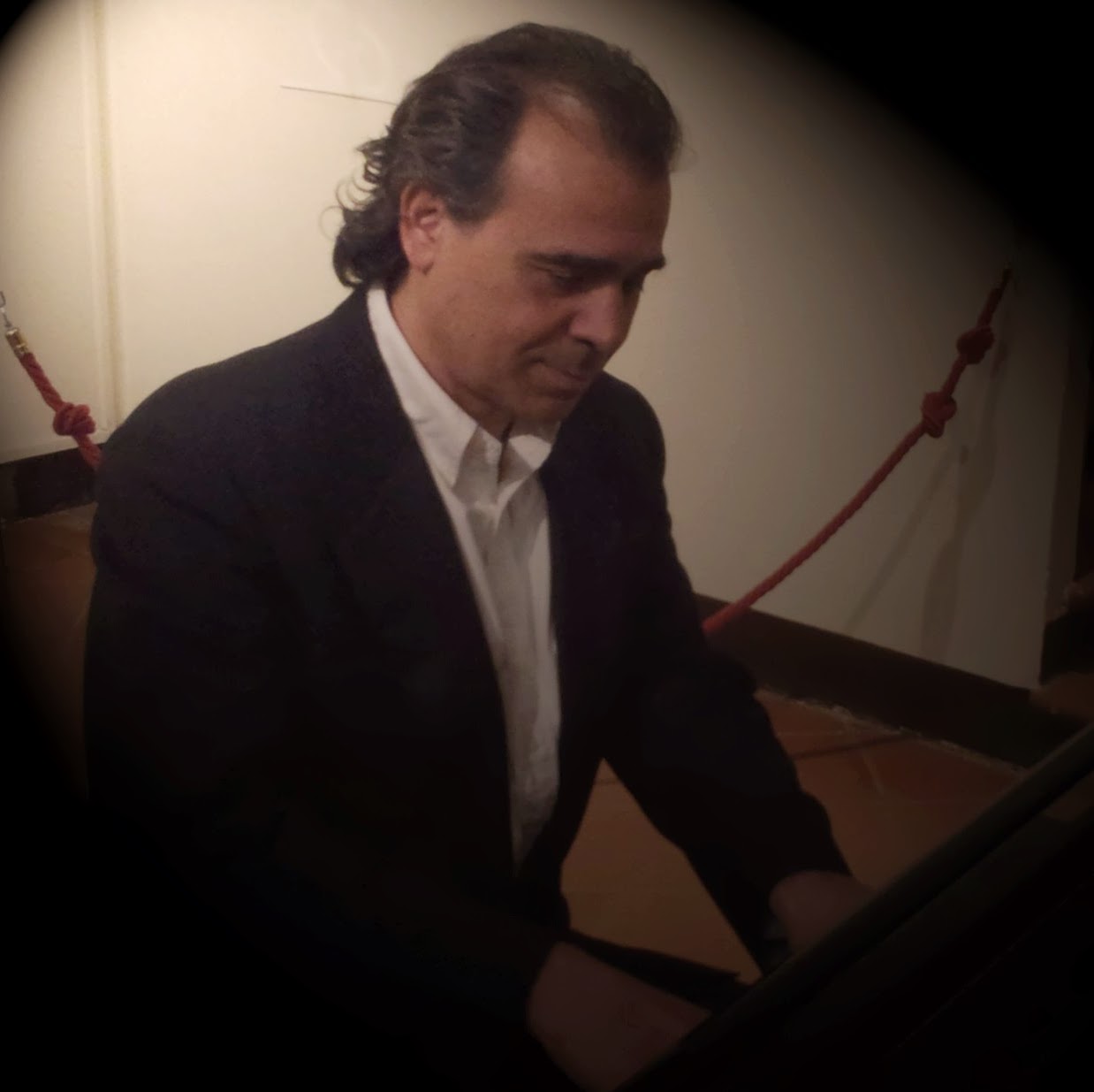Enrico Fabio Cortese al pianoforte...
