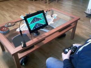 Il figlio di Luca alle prese con Pit Stop su Tablet Android...
