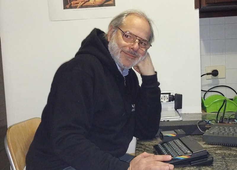 Luca ed il suo "storico" ZX Spectrum con il 128K +2 sullo sfondo...