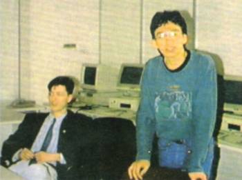 Fabio Rossi (a destra) durante la "storica" riunione con i programmatori italiani...