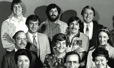 Foto di gruppo dello staff Activision nel 1980... Alan Miller è il primo in altro a destra mentre David Crane il primo in alto a sinistra  