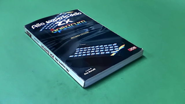 Il manuale è piccolo ma compatto! Perfetto da portare in giro...